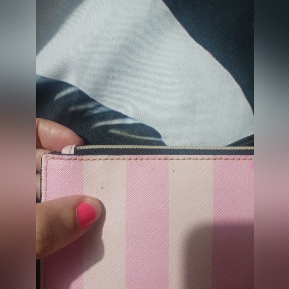 Victoria's Secret Women Mini Zip Flat Bag - Picture 8 of 10